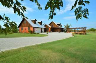 10 Acre Log Home & Vineyard – 3295 Union Hill Rd, Sanger Tx